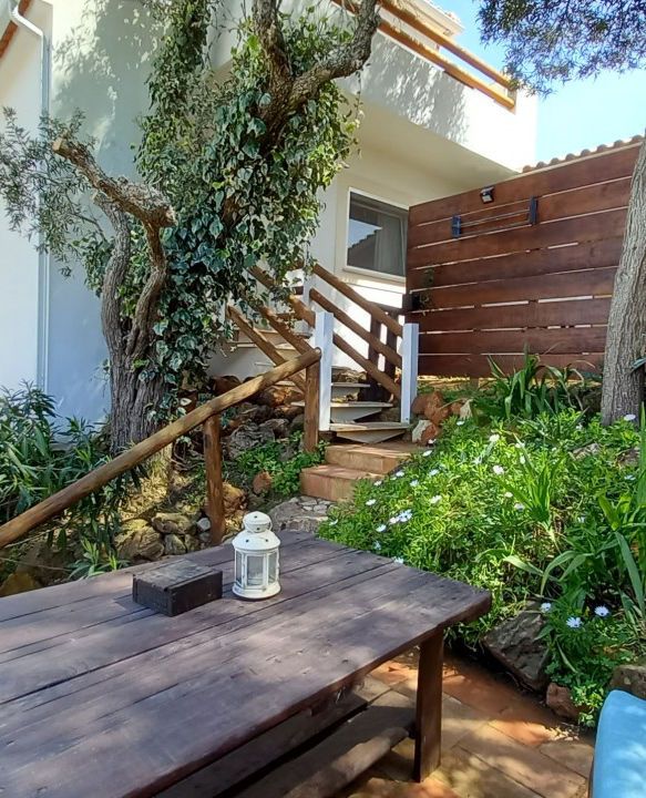 Garden table and stairs at the Emerald Valley Apartments