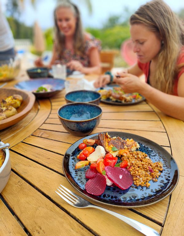 Guests eating lunch at the outdoor table